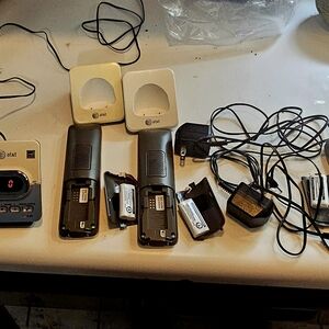 AT&T LandLine Phone with 2 ext plus extra portable Working